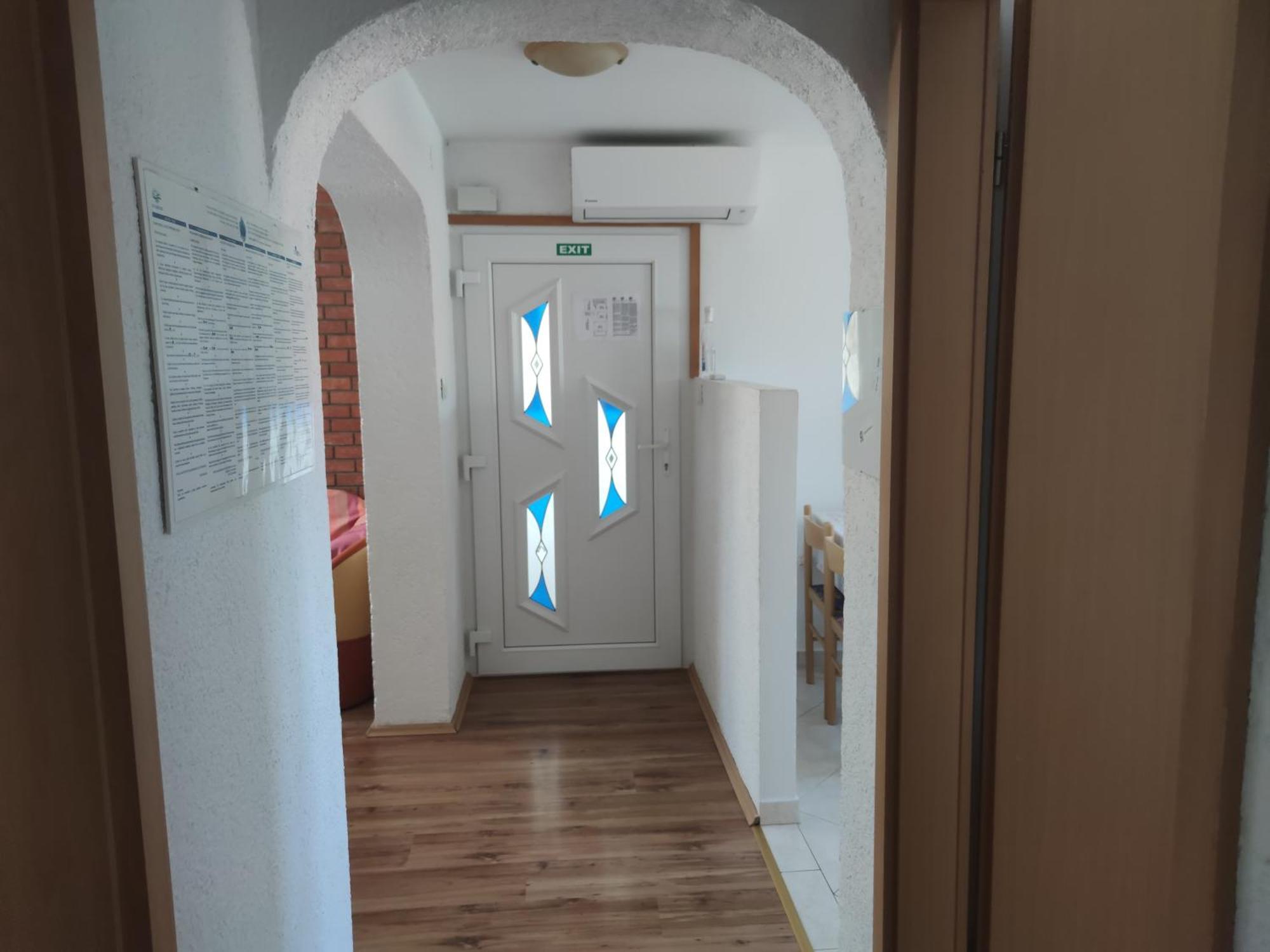 קרק Apartments Dijana מראה חיצוני תמונה